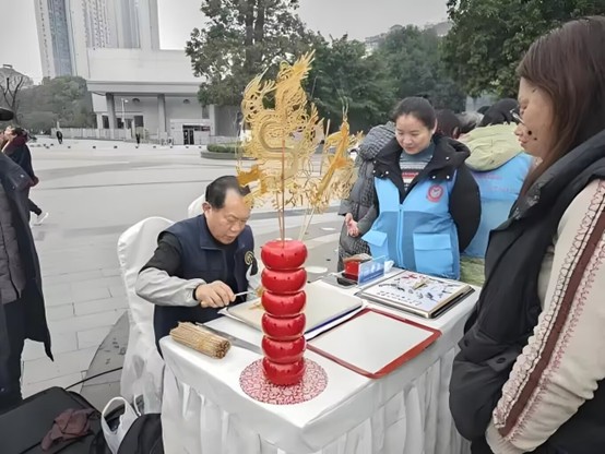 �ഺ���У�����������ɶ��Ǯ�̽���c�Ļ�����֮��