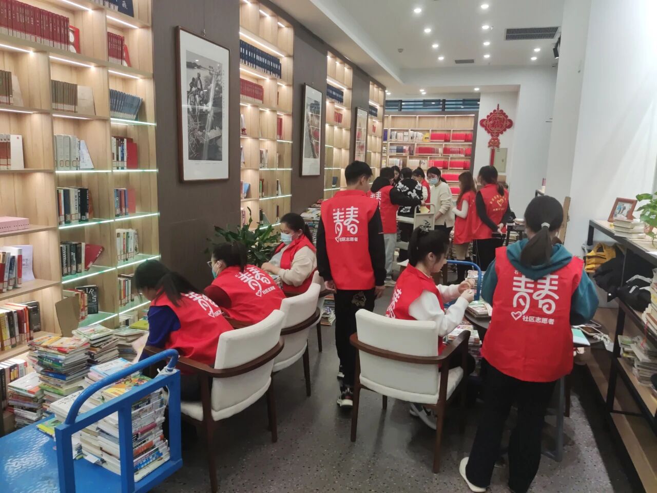 ���@�W�Ӻ����У��e�Õ��������C����^����ů����