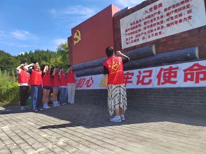 ������r·  韲�������