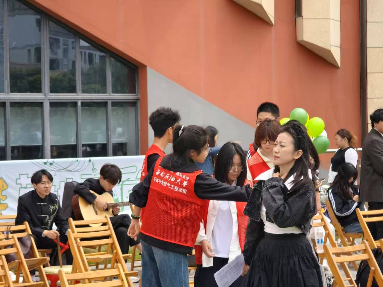 �����S�Ӳ�ƺ ־Ը�o���g����������ʯ�ʹ�W��־�f�ɹ��e�k�³��V����ƺ������