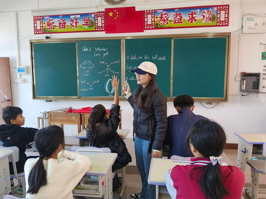 �V��������W(xu��)��Ӣ�Z�����򄡑�(y��ng)���о��(du��)���ɹ��_չ�{(di��o)�л��(d��ng)