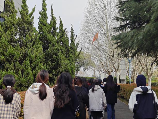 ȫ��232�F֧���_չ��������Ӣ�ң������r���ഺ֮�ꡱϵ�ЈF�ջ��