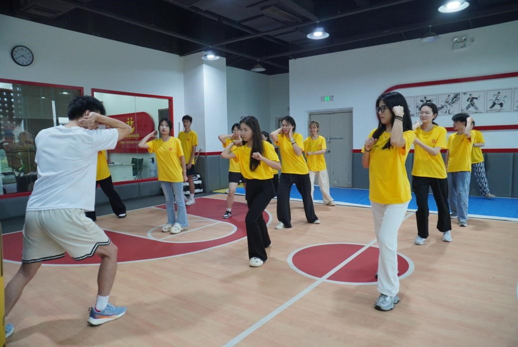 ���׼�ȭ�������} ���ഺ֮�������z