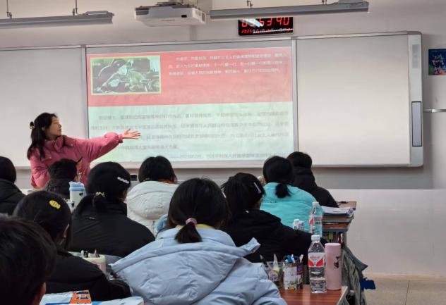 ���M�WУ�����t���Դ���L�F�_չ�tɫ�Ļ�����