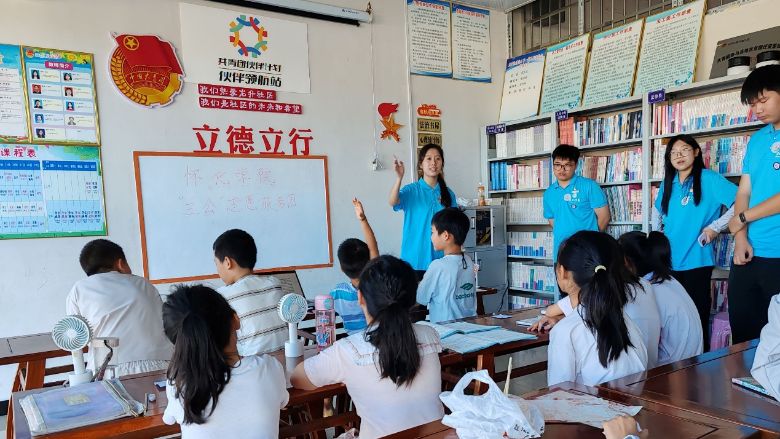 �ѻ��WԺ��������־Ը���ՈF�����ЌW�؈D���������Ɠ��˹ļ�ͬ��