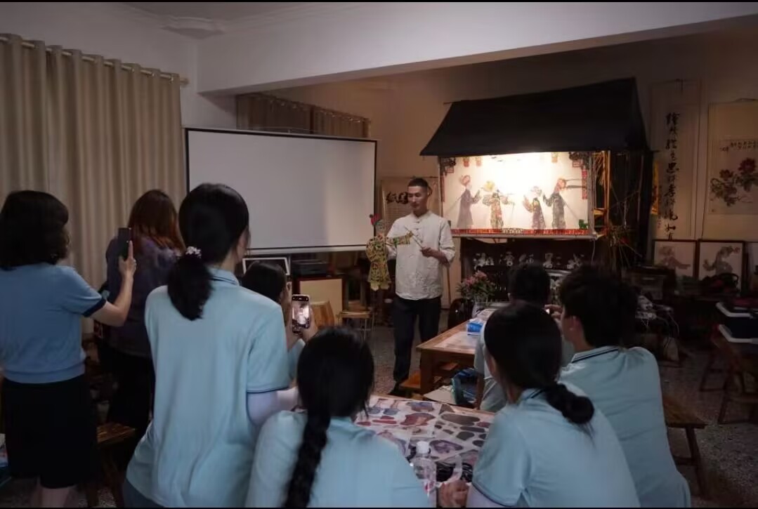 ������Ժ ��Ӱ�ӡ��桯퍡� �F������l��̽�L��̶ƤӰ���z ���ഺ֮���m�Ļ�н��