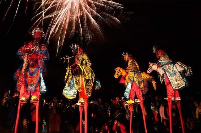 ���E������