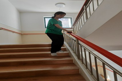 ���־Ը�У���ů�B(y��ng)�Ͼ�