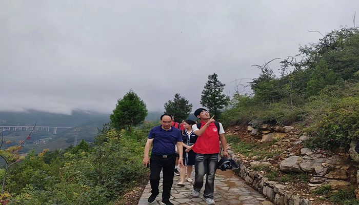 �r���ں��L���o��ʯ�������`��ƺ|�L��W�Ӹ���ɽ�h�l���{��