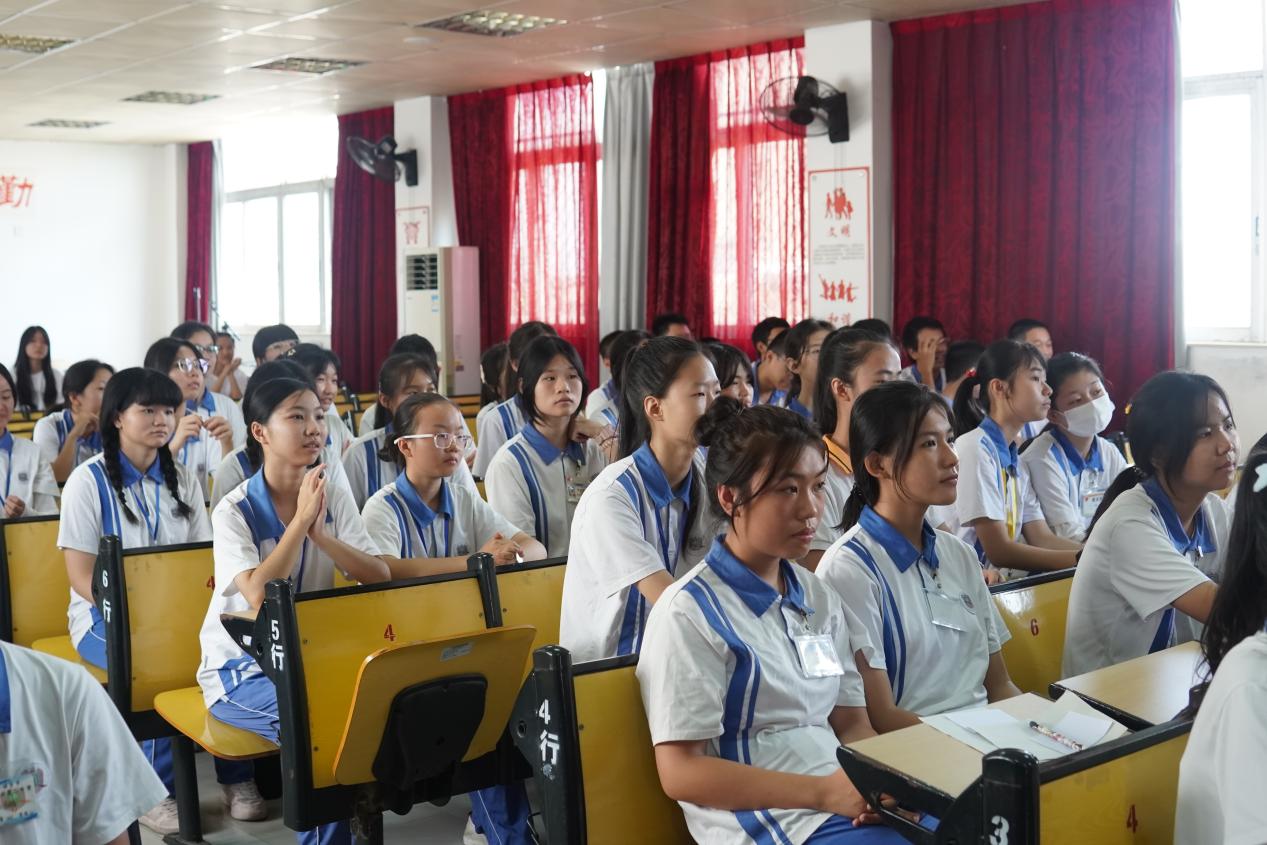 ���С��g���С�ϲ�������򡱵��� �����A�ώ�����W�����ƌW�WԺ��ꖷ��������������`����_���xʽ