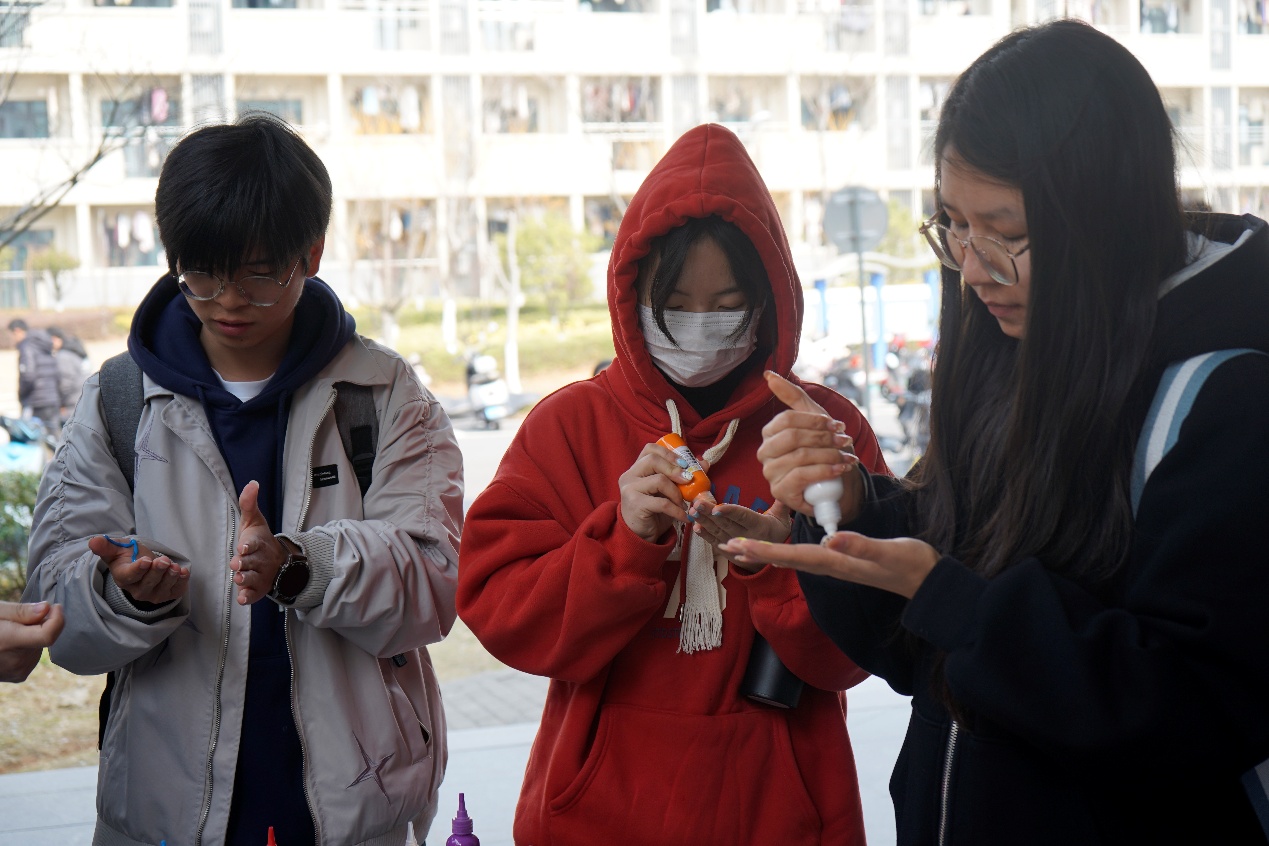 ���K�Ƽ���W�Ԅӻ��WԺ�e�k���������h�������c���r��΢�⡱���}���