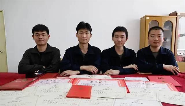 ����ͬ����4�����۴�W(xu��)���ɹ��ϰ����E