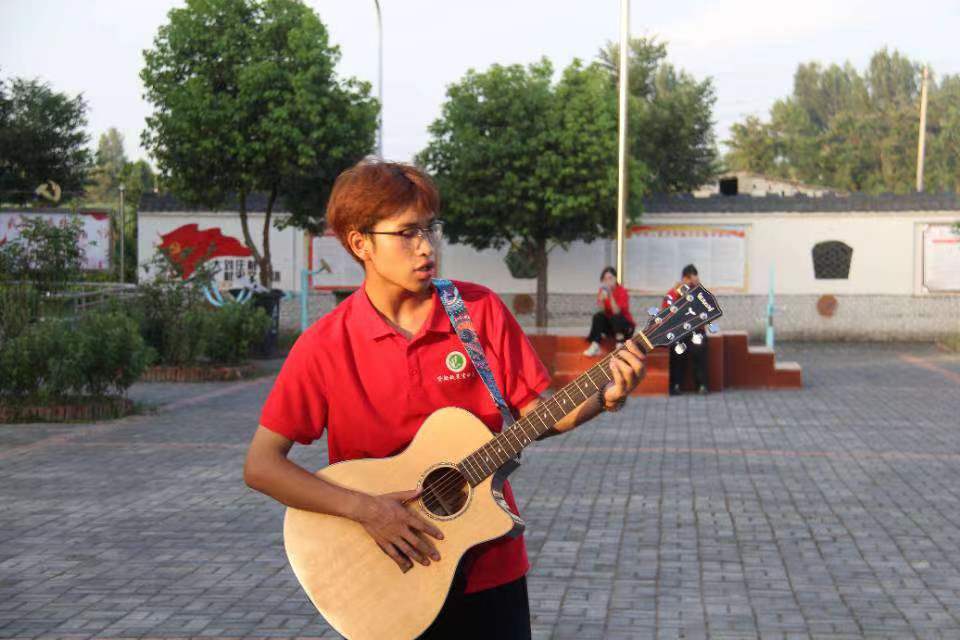 ƽ�ɽ�W(xu��)Ժ���R��չ�L(f��ng)�ɣ��ഺ��δ��