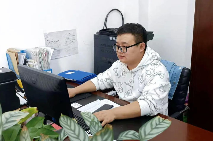 �����l�����������ഺ��ɫ