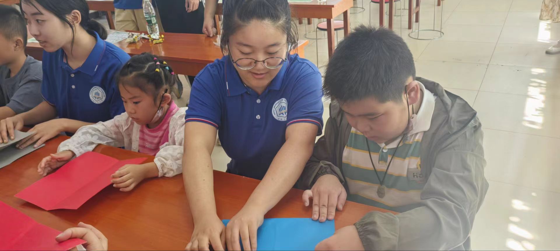 ��ͯ�Ĺ��ڣ��c(di��n)����(chu��ng)�⡪��С��������(du��)�ֹ����\�������(d��ng)�A�M�e�С�