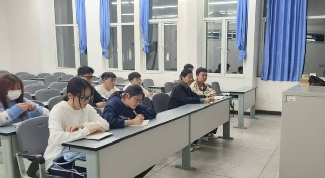 ����ʯ�ʹ�W(xu��)���Ժ�Fί���`�����µ�һ�������ɹ��e��