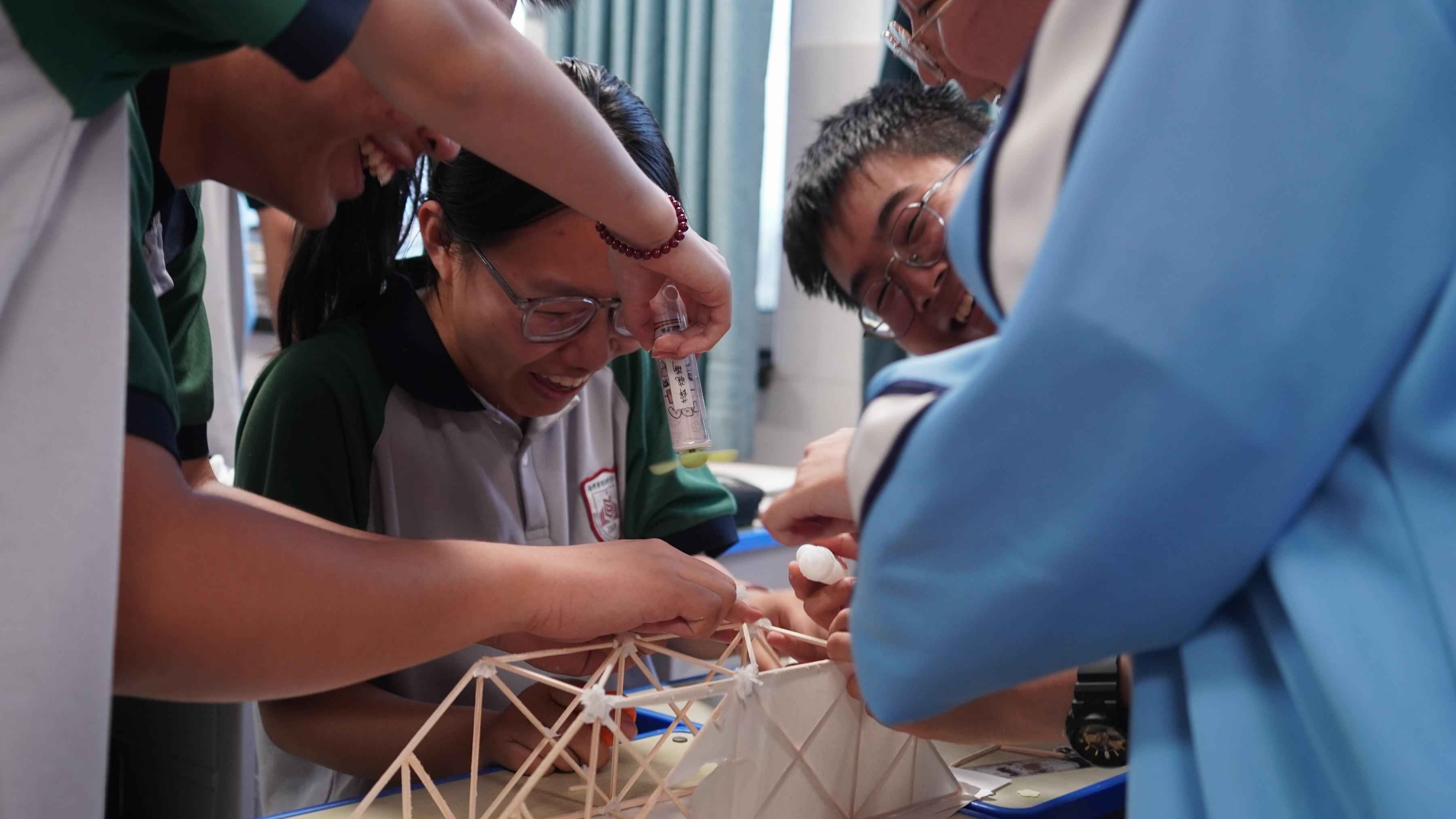 ɽ���W(xu��)�ӡ������l(xi��ng)����ů�����W(xu��)�߻��ӣ��ഺ��������(d��ng)�r