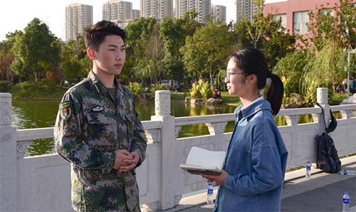 �������y�ᣬ��У�m���A