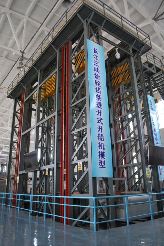 ���{�����Cģ�� ����Ɣz