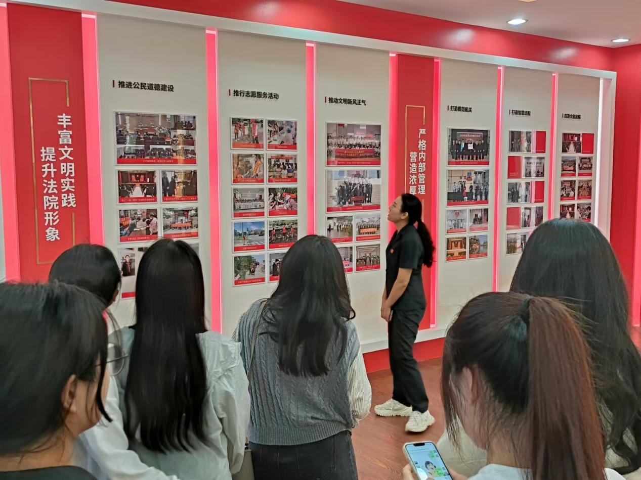 ���мtɫ���񣬺��B(y��ng)�������B(t��i)��һ�Äe�_����ļtɫ�Ļ��n