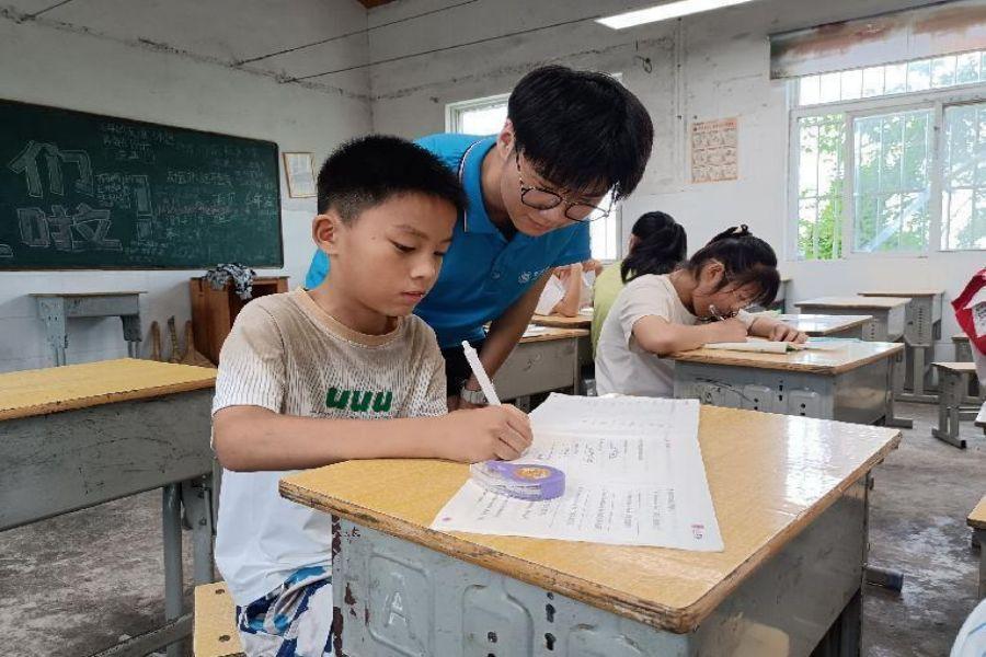 ���Ć�����֪�R֮�������x��С�W