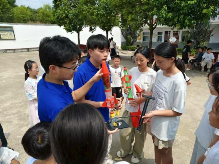 ���ϿƼ���Wܛ���WԺ��Сܛ����־Ը���ՈF֧��꠿ƌW�����c���B(t��i)�������L���ˮ���