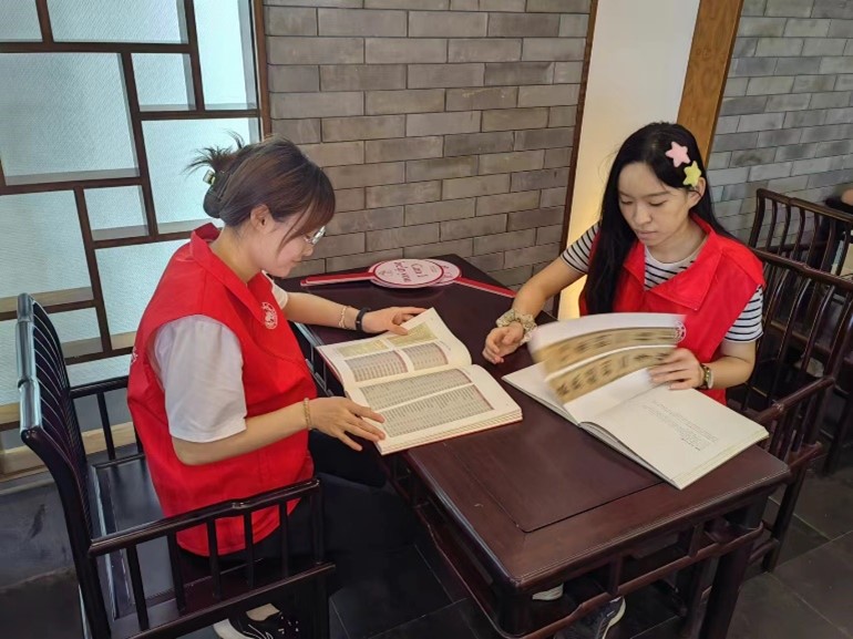 ��ɽ�������^�����Ԑ۴�Խǧ�꣬���oÿ�����ﱳ��Ĺ���