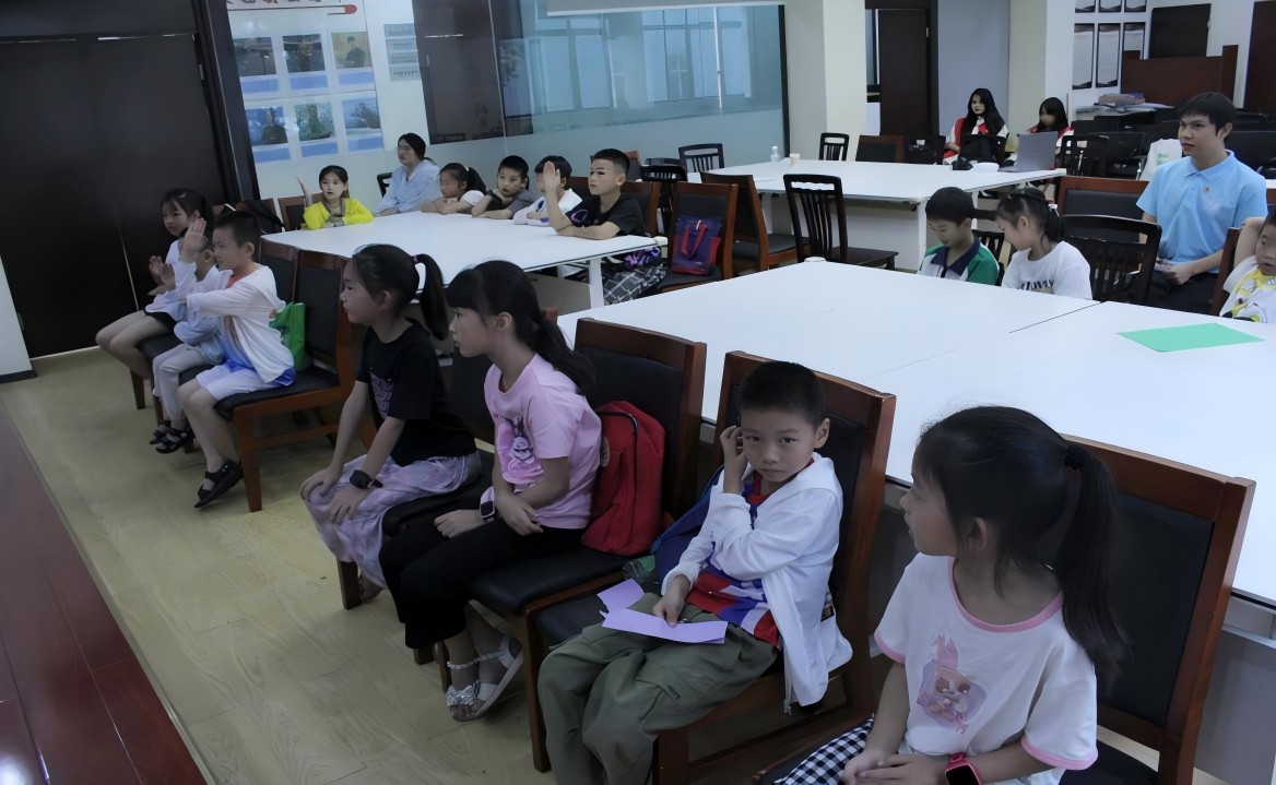 ����W(xu��)�����Є�(d��ng)���h(hu��n)������־Ը����(w��)�(du��)��������c(di��n)�������Gɫδ��