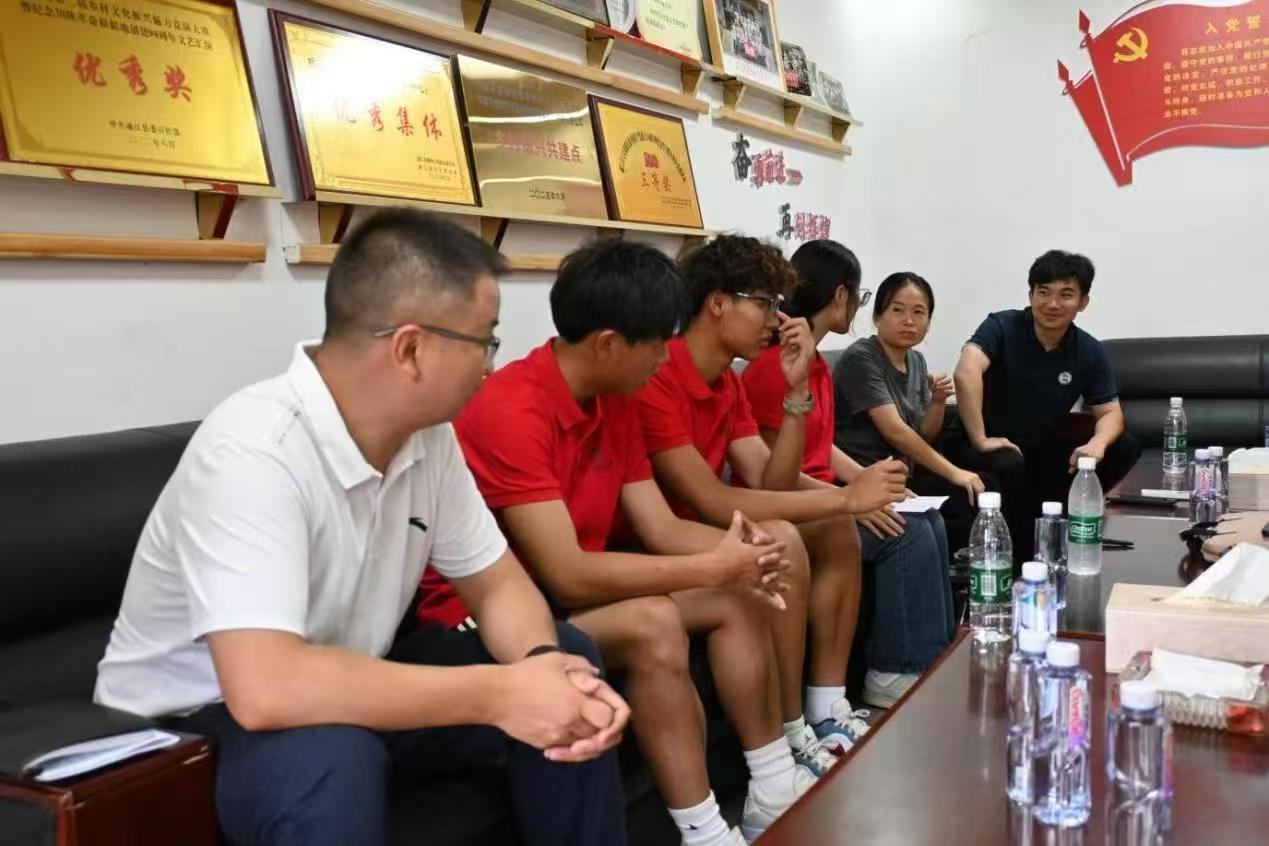 �����W�Ӽtɫ���Ռ��`�����ͨ����Ԫ���������L�Z�ԑ����D��