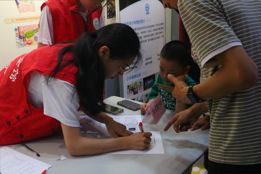 �_�����꾯У������ԇ־Ը���