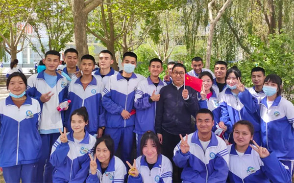 ����Դ�����½�չ�F(xi��n)�ഺԓ�е�ģ��