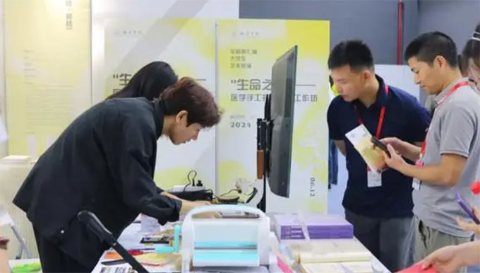 һ�Ȫ�(ji��ng)2�(xi��ng)�����Ȫ�(ji��ng)1�(xi��ng)�����όW(xu��)Ժ��ȫ��(gu��)���ߌô�W(xu��)��ˇ�g(sh��)չ�ݻ��(d��ng)��ȡ����ͻ��