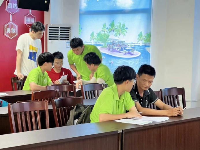 ����Ҋ�l(f��)չ�������{(di��o)���˽����׷Nֲ