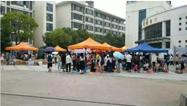 ��ʰ�f��֮�����������BУ�@