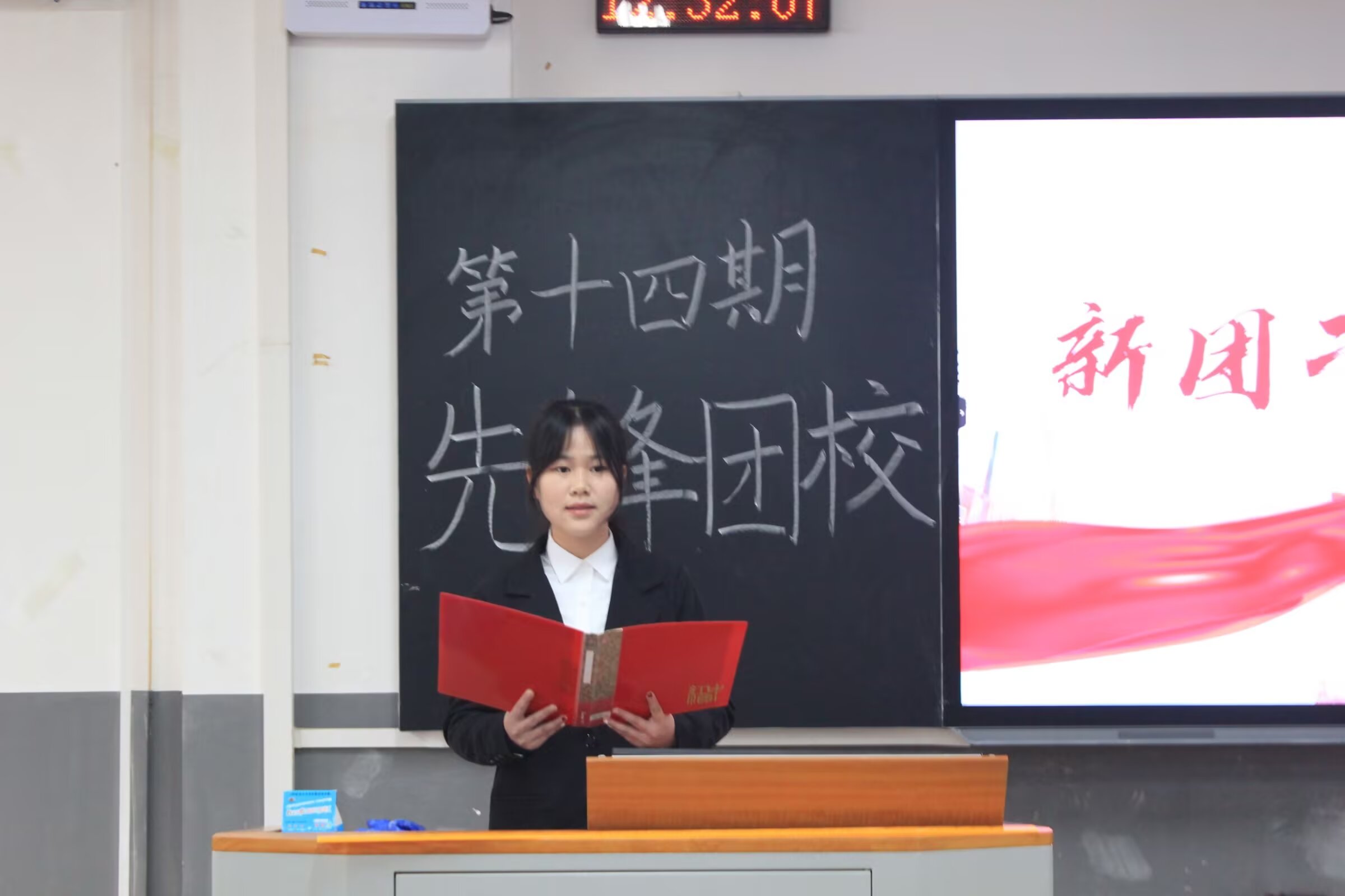 ���ώ�����W���_�WԺ��ʮ�������h�FУ�̎�����ϵ��У�_չ�_���xʽ�ߵ�һ����Փ�W��