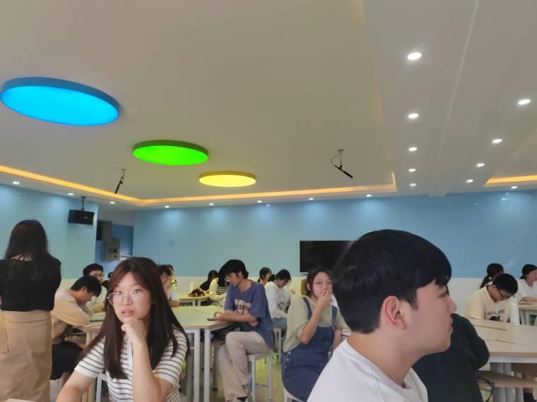 ��̶��W(xu��)�e�k����������������ɳ����̽ӑ�H���P(gu��n)ϵ�е������L(f��ng)��