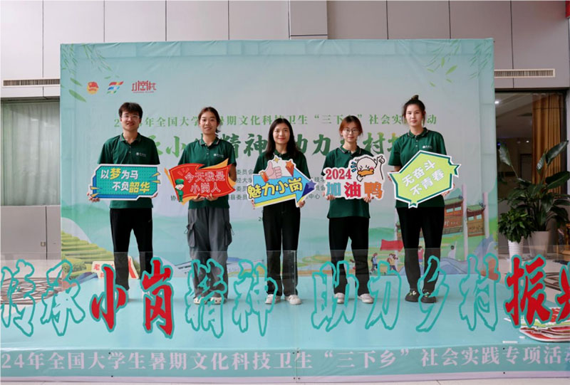 �@�����죬���ഺ�����c��С������ ײ���M��