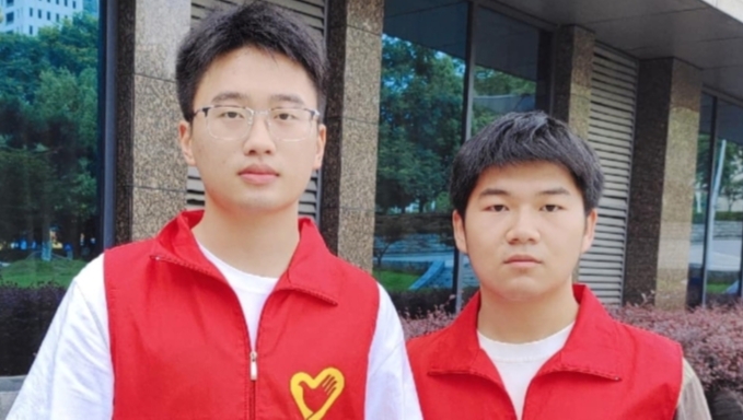 ���t��·����ʮ��վ���������գ��������ߡ�ȼ���f��