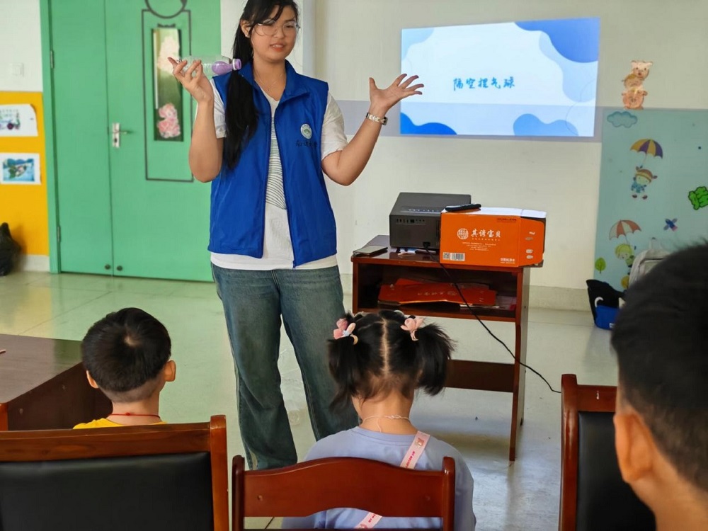 ��ͨ��W(xu��)�����ƌW(xu��)�c���g(sh��)�W(xu��)Ժ���ǐ�ͬ�С�־ԸС���(du��)���M(j��n)��ͨ�Ѓ�ͯ��������