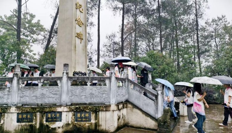 �������l(xi��ng)��ð���Ӣ�ң��������؜����������� �L���Ƅ�(chu��ng)�WԺ���tɫ�T�ꡱ���и���ʿ��@�_չ���}�������