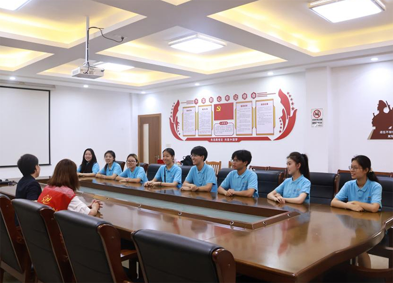 �Ӻ���W�����L���ӡ��㣬����ͯ�ġ����`�F��P���y�Ļ����c��ͯ�ĉ���