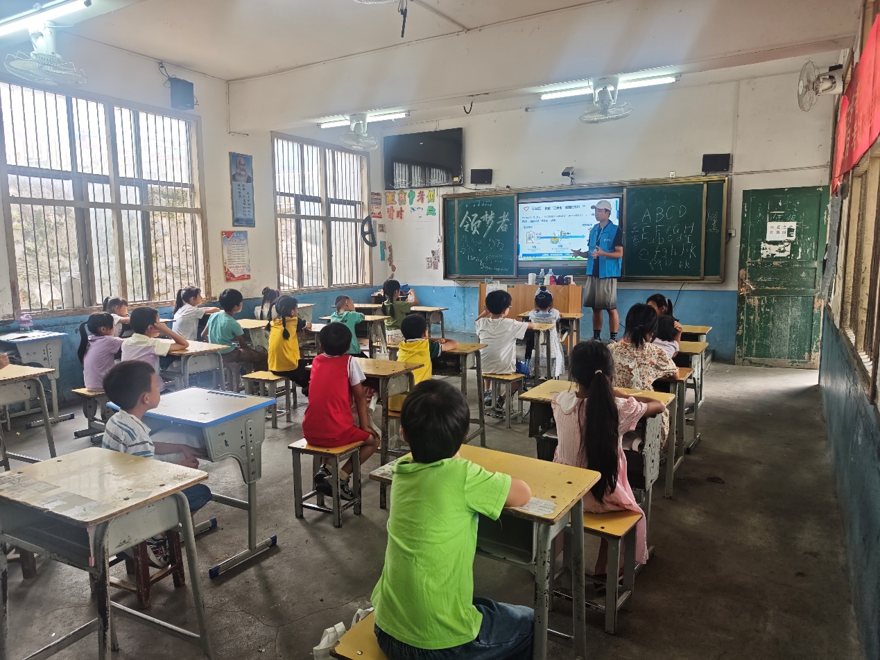 �I(l��ng)���ߡ�δ�팍(sh��)�`�F(tu��n)���M(j��n)��ƺ�W(xu��)У  �������v"�ɏ�һ��"�������_չ���������ݾ�