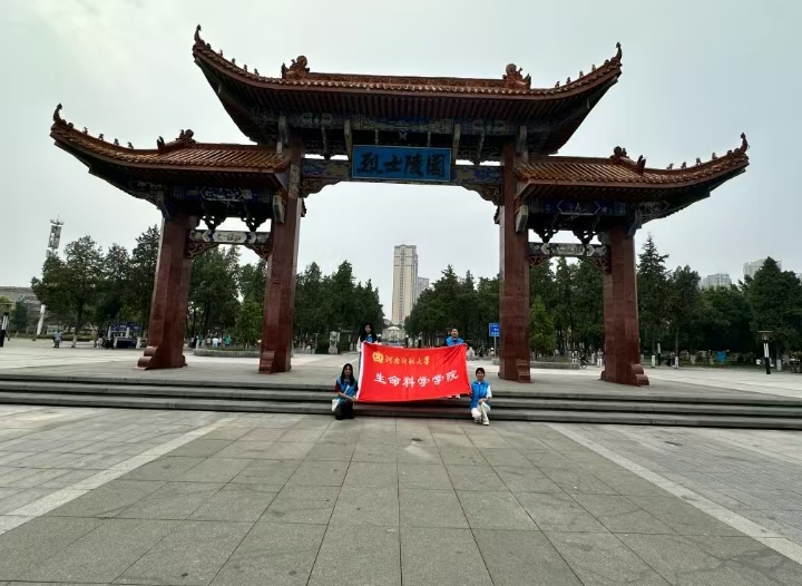 �ഺ�I���tɫӛ���`���vʷ��(d��n)��؟(z��)����Ă��������ώ�����W(xu��)�����ƌW(xu��)�W(xu��)Ժ"�ۇ��飬�ഺ��"���ڌ��`�F�_չ�tɫ���؅��^���