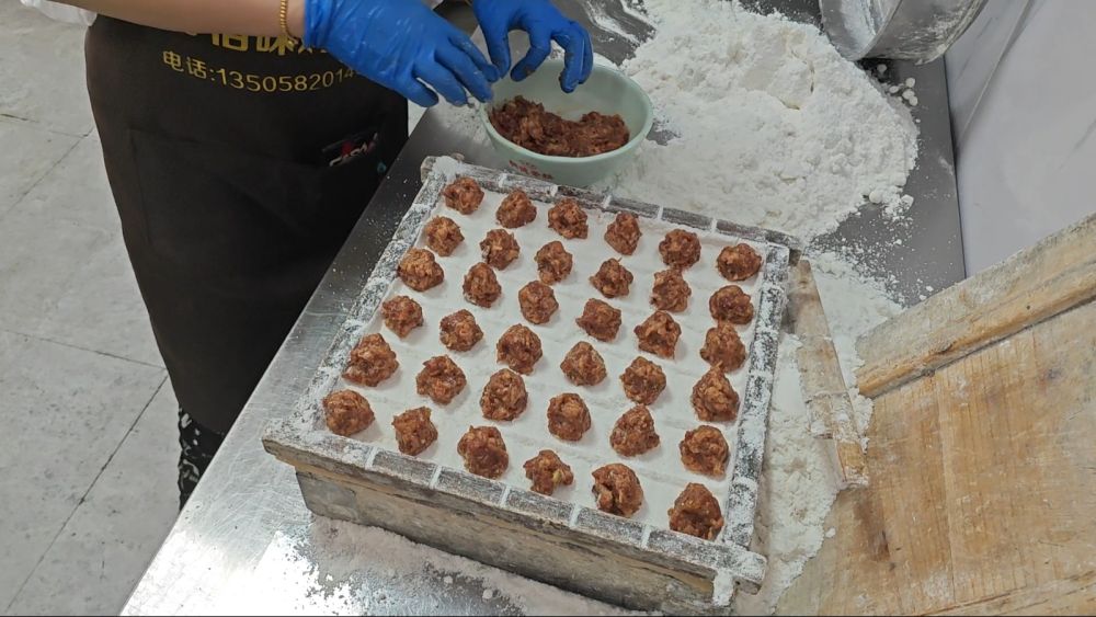 �㹤��ʳƷ�WԺ�W�ӣ�̽�����Gɫ�ЙC���D��·�����и����ط�����ʳ