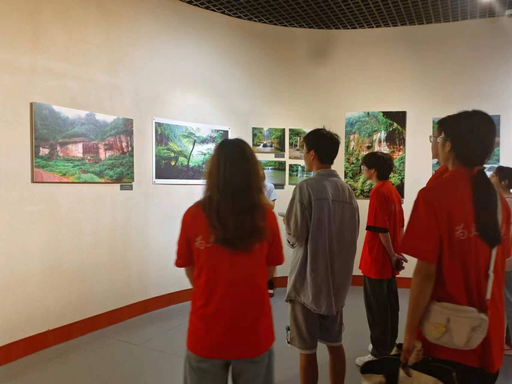 �˽������Ļ�ʷ��ͬ��ͬ�����F�Y