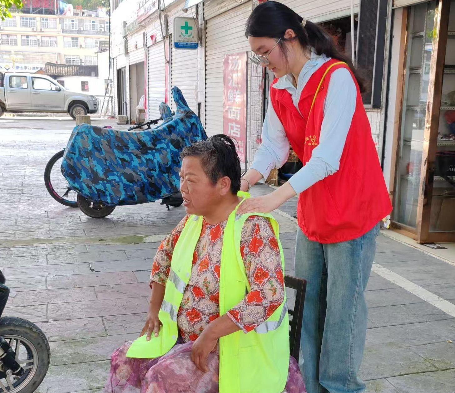 ׷���tɫ���E�����P�l(xi��ng)�����d