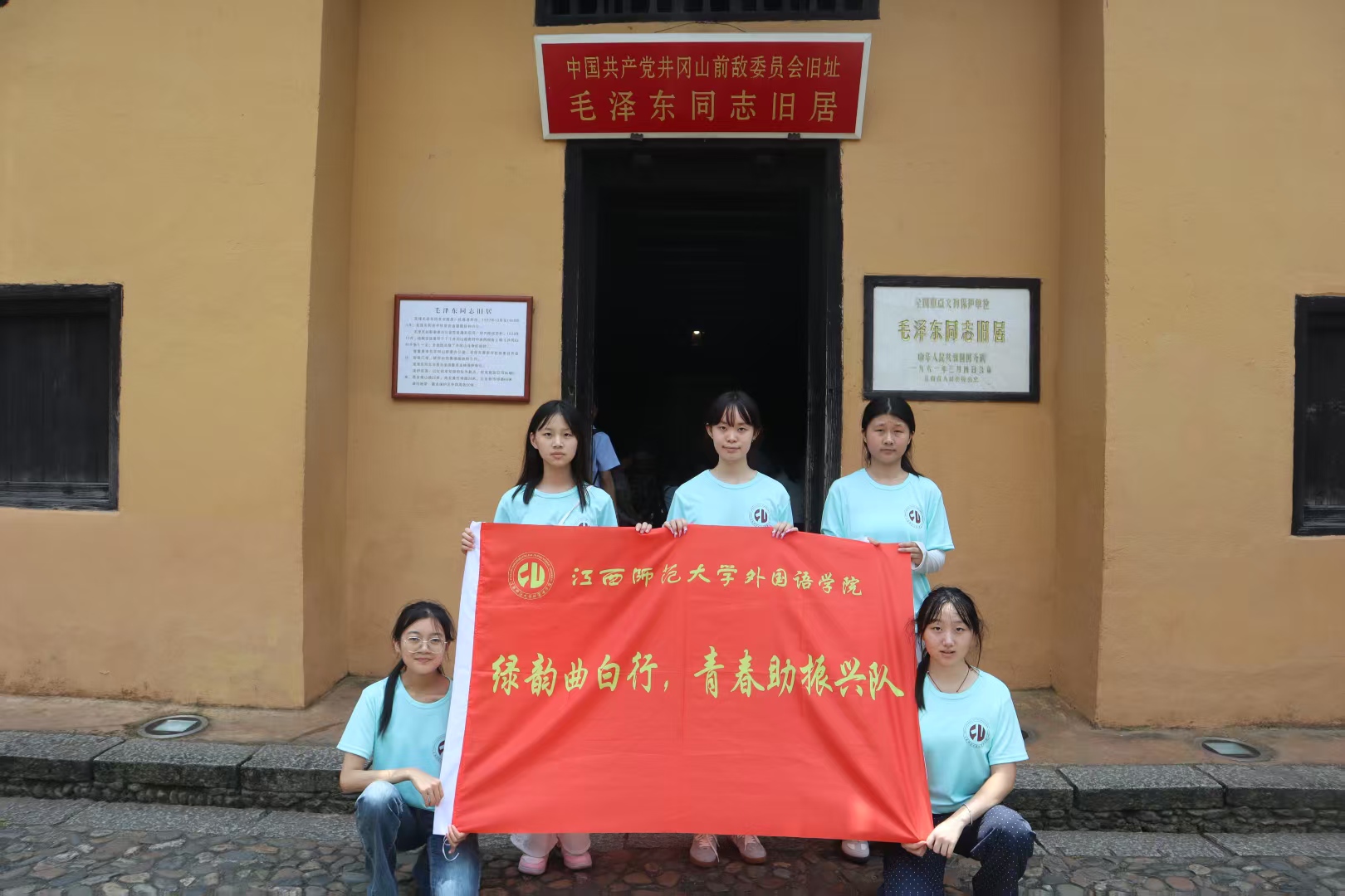 �ഺ�����l|̤�L����ɽë�ɖ|�ʾӣ�̽������ʥ�صĳ���