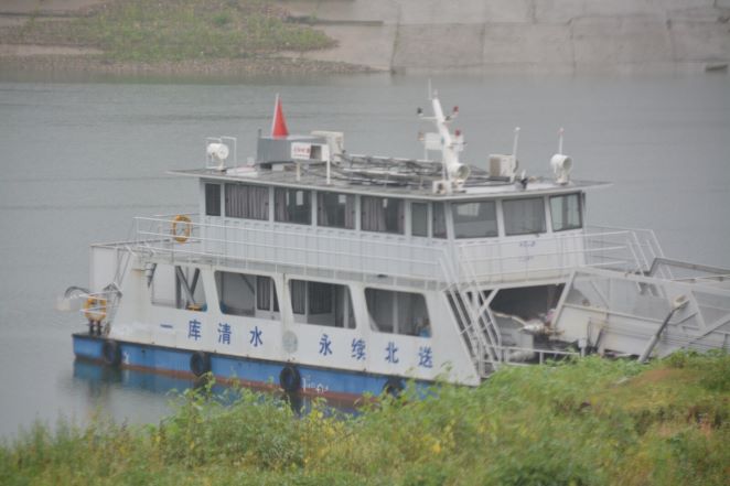 �������r��ɽȪ֮�У��w�ˮ֮�W�أ��������B���o���R