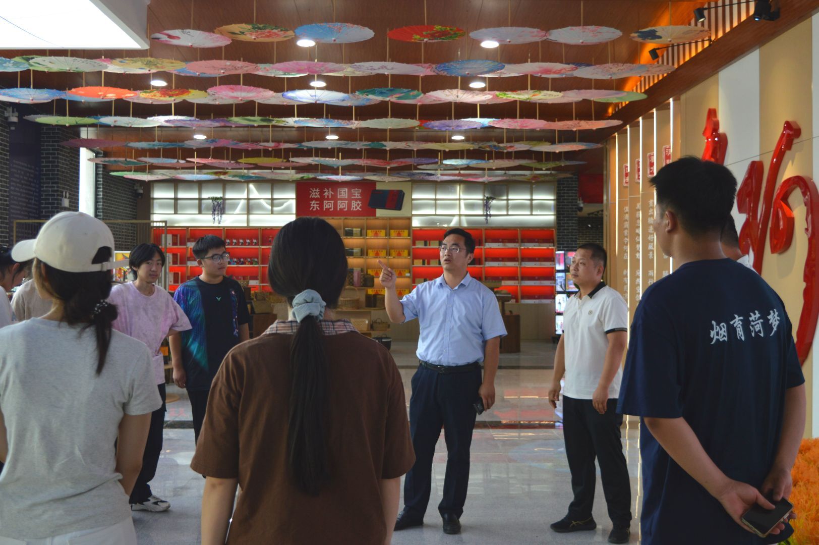 �����ʉ�֧����~ɽ�´��У�֧�̂�֪��̽Ĺ��ɽ���Ļ�