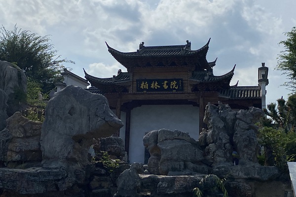 �l�����d�߻��ӣ��ഺ���������r�����մ�W���桱;ͬ�wС����L�{�а��֕�Ժ��ӈA�M���